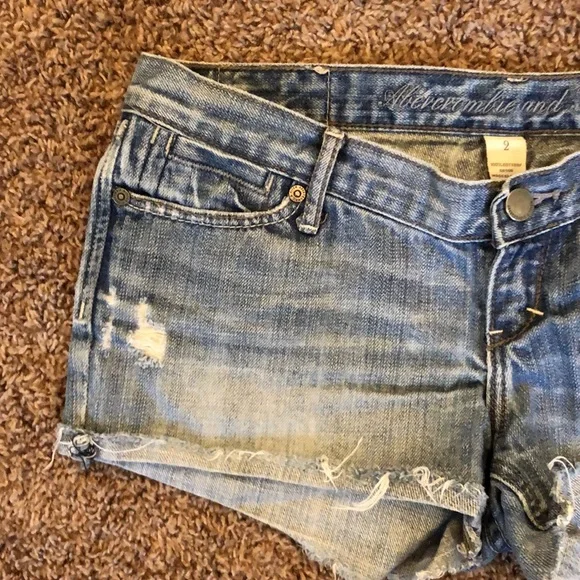 Low Rise Abercrombie & Fitch Jean Shorts - Picture 3 of 8